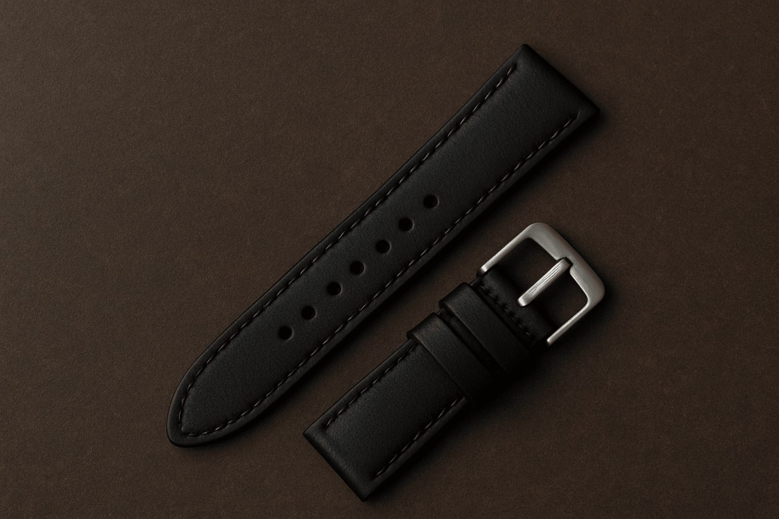 src="https://amadayleather.com/wp-content/uploads/band1.jpg" alt="بند چرم ساعت مشکی">